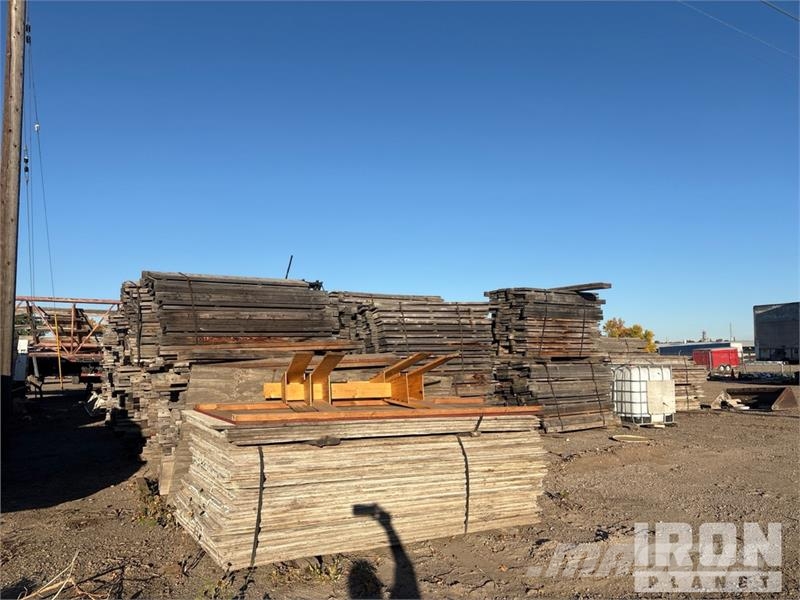  Quantity of Gray Weathered Bridge Ledgers Lumber Takels, lieren en materiaalliften
