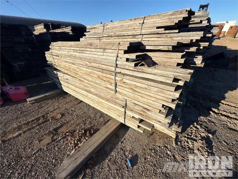  Quantity of Gray Weathered Bridge Ledgers Lumber Takels, lieren en materiaalliften