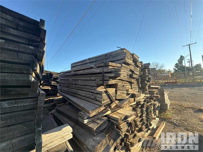  Quantity of Gray Weathered Bridge Ledgers Lumber Takels, lieren en materiaalliften