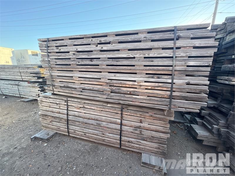  Quantity of Gray Weathered Bridge Ledgers Lumber Takels, lieren en materiaalliften