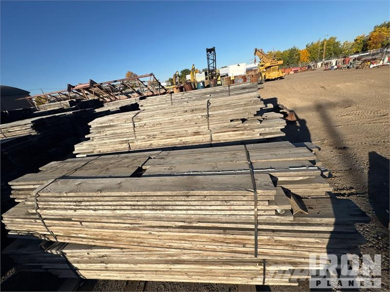  Quantity of Gray Weathered Bridge Ledgers Lumber Takels, lieren en materiaalliften