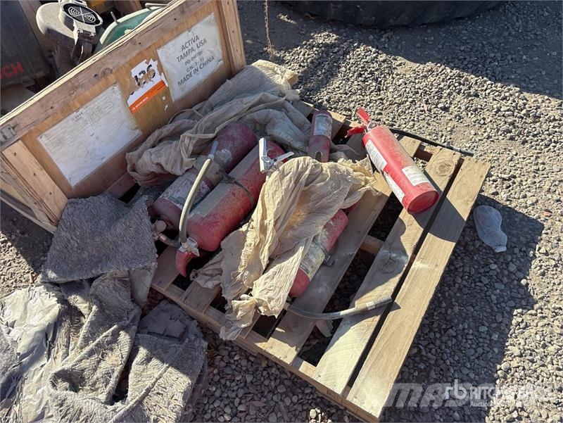Quantity of Hoses, Table, Saws & Fire Extinguisher Ostale komponente za građevinarstvo