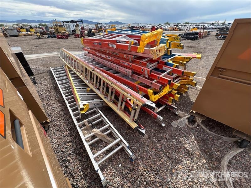  Quantity of Ladders & Construction Site Job Site B مكونات أخرى