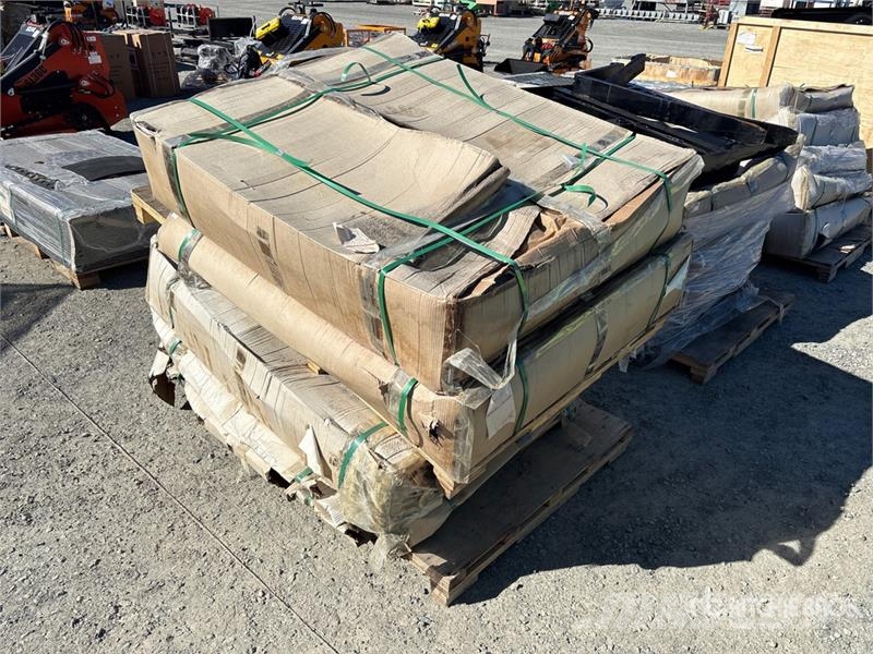  Quantity of  Machpro JYN-BOBCAT-SS-PF-45 Skid Stee Horquillas