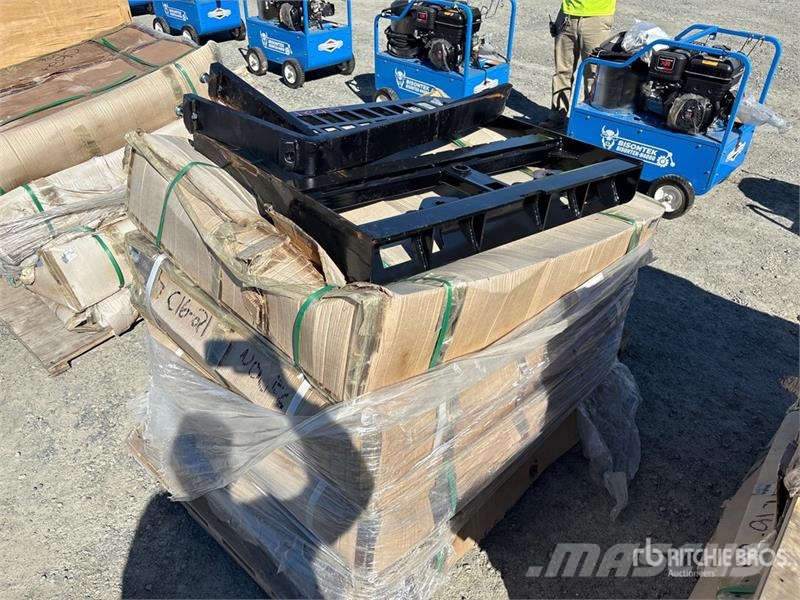  Quantity of  Machpro JYN-BOBCAT-SS-PF-45 Skid Stee شوكات