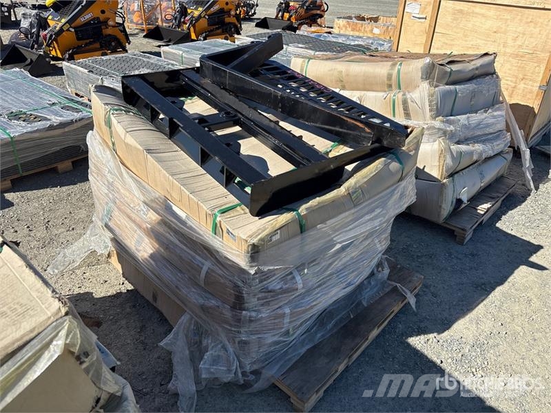 Quantity of  Machpro JYN-BOBCAT-SS-PF-45 Skid Stee شوكات