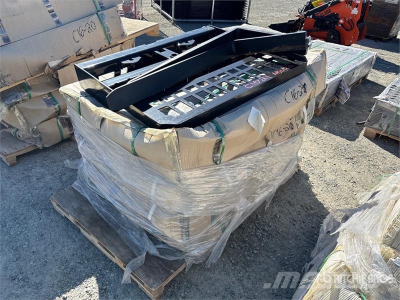  Quantity of  Machpro JYN-BOBCAT-SS-PF-45 Skid Stee شوكات