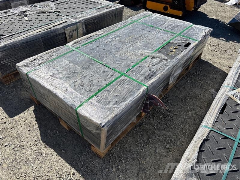  Quantity of  Machpro LHS-PAVINGBOARD-TP 86.6 in x  Rezervni delovi i oprema za bušenje