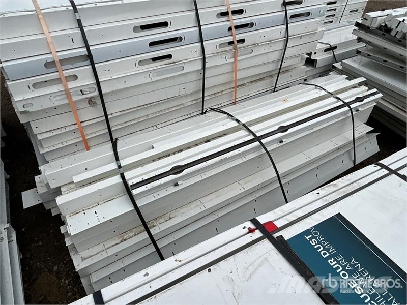  Quantity of McCain Walls and Brackets Pacēlāji, vinčas un materiālu lifti