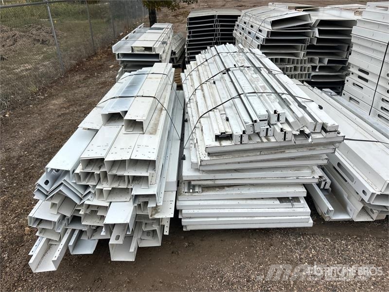 Quantity of McCain Walls and Brackets Pacēlāji, vinčas un materiālu lifti