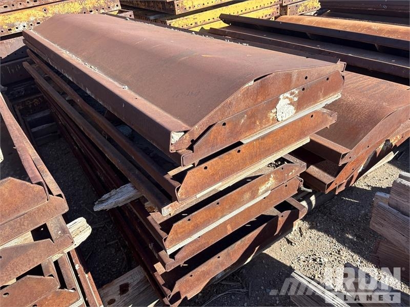 Quantity of Metal Forms Barrier Rail Concrete Form Acessórios de concreto