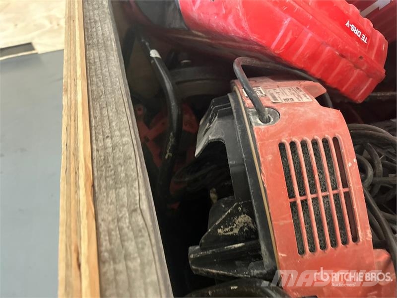 Quantity of Misc. Power Tools & Vacuums Drugi deli