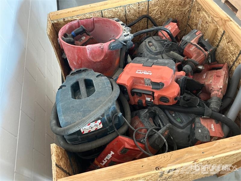 Quantity of Misc. Power Tools & Vacuums Drugi deli