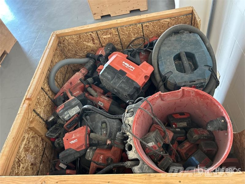 Quantity of Misc. Power Tools & Vacuums Drugi deli