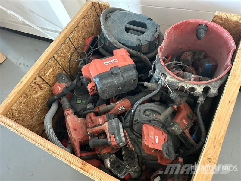Quantity of Misc. Power Tools & Vacuums Drugi deli