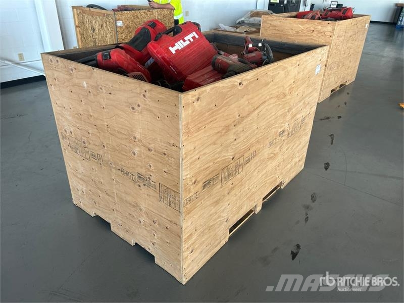 Quantity of Misc. Power Tools & Vacuums Drugi deli
