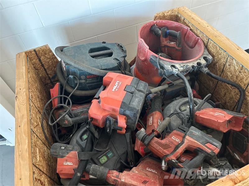 Quantity of Misc. Power Tools & Vacuums Drugi deli
