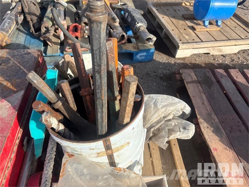 Quantity of Miscellaneous jackhammer Bits and spad Outros componentes