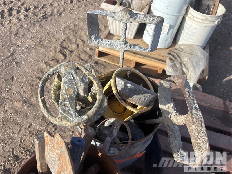 Quantity of Miscellaneous jackhammer Bits and spad Outros componentes
