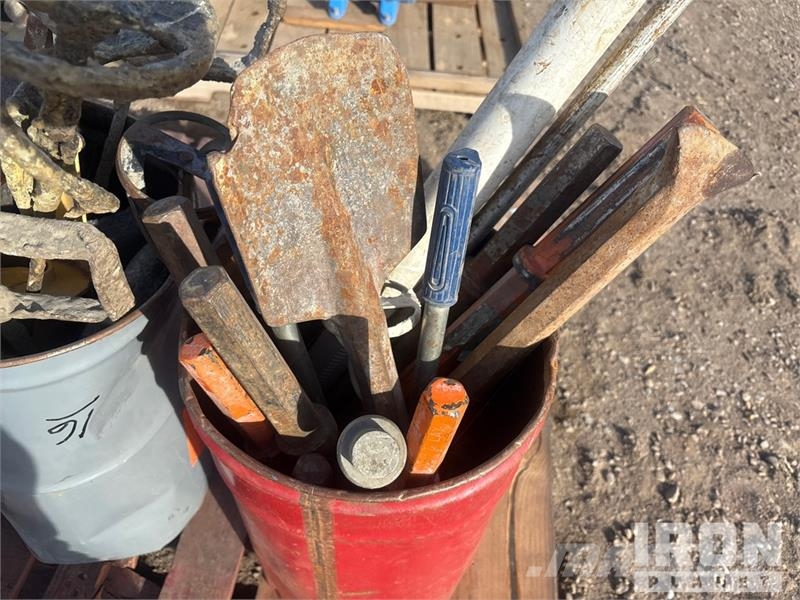 Quantity of Miscellaneous jackhammer Bits and spad Outros componentes