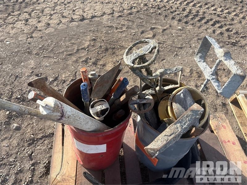 Quantity of Miscellaneous jackhammer Bits and spad Outros componentes