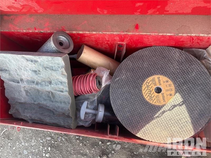 Quantity of Miscellaneous jackhammer Bits and spad Outros componentes