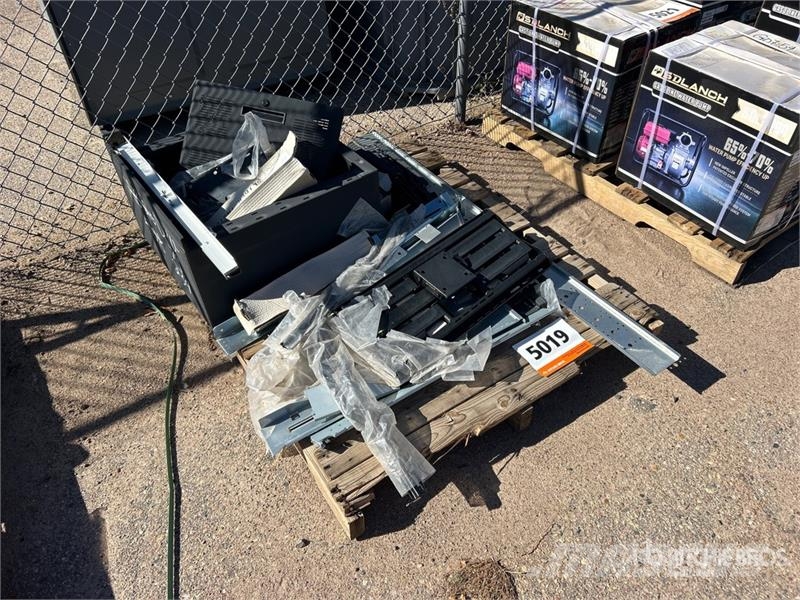 Quantity of Mounting Brackets 建設機械 - その他