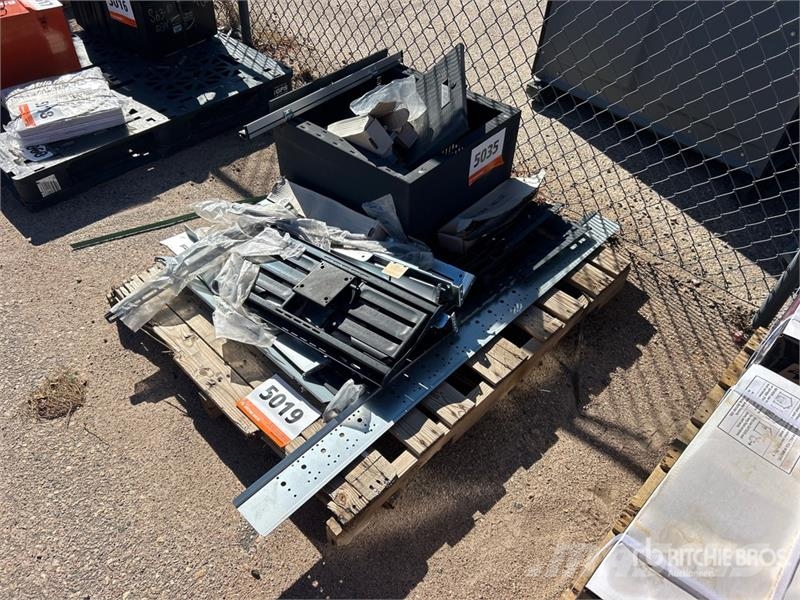 Quantity of Mounting Brackets 建設機械 - その他
