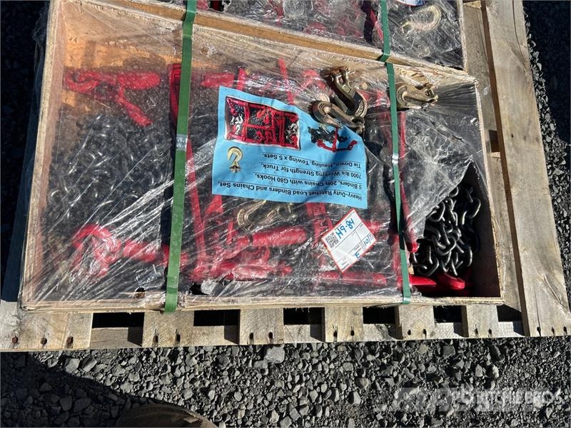  Quantity of Ratchet Load Binders and 20 ft Chains  مكونات أخرى