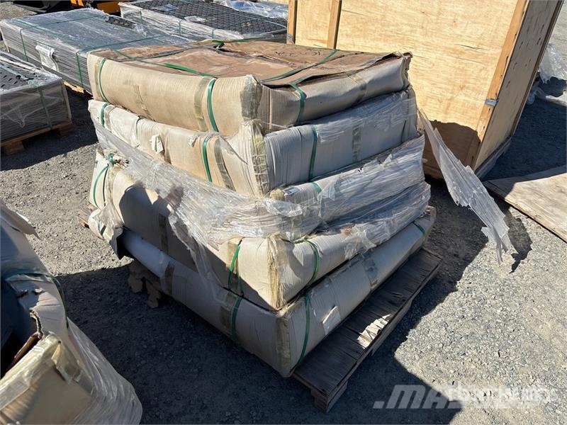 Quantity of Skid Steer Forks (Unused) Garfos