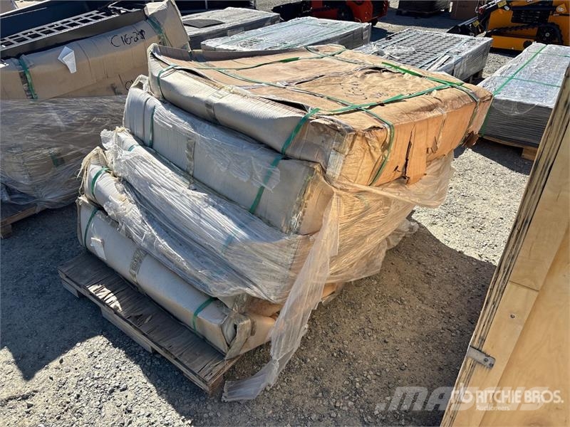 Quantity of Skid Steer Forks (Unused) Garfos