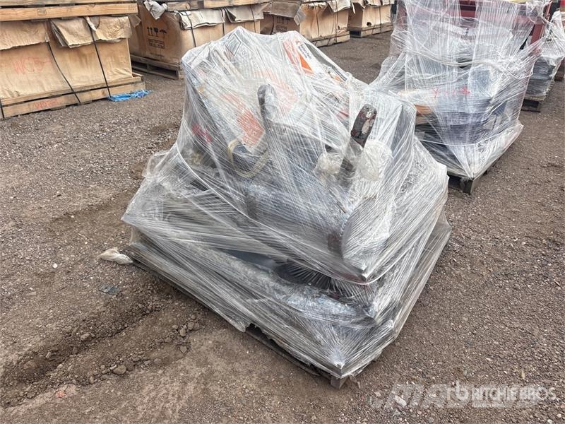 Quantity of Table Saw and Painters Supplies Подемници, лебедки и елеватори за материали