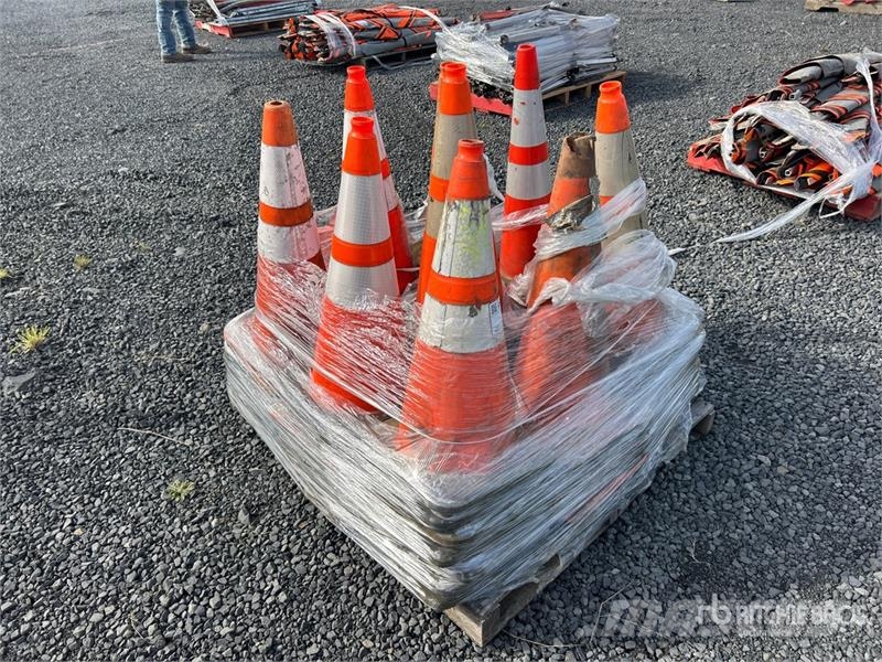  Quantity of Traffic Cones Buldožerji za polaganje cevi