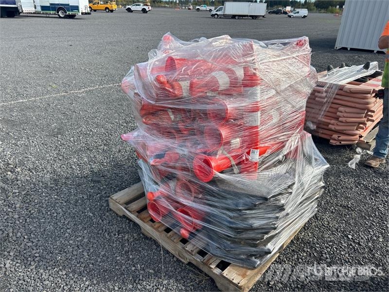  Quantity of Traffic Cones Buldožerji za polaganje cevi