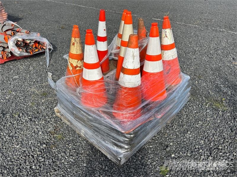  Quantity of Traffic Cones Buldožerji za polaganje cevi