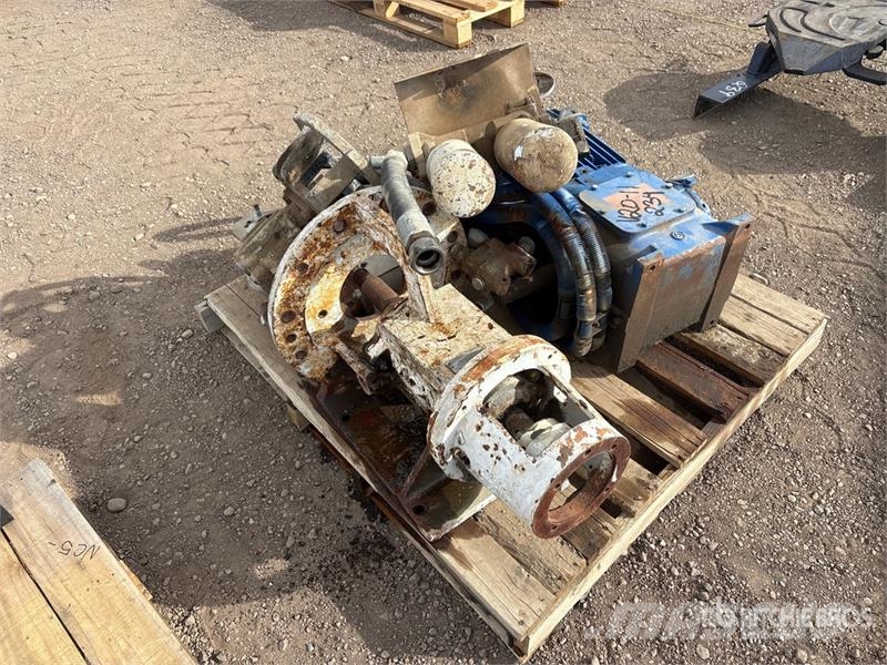  Quantity of Truck Parts معدات النقل - غير ذلك