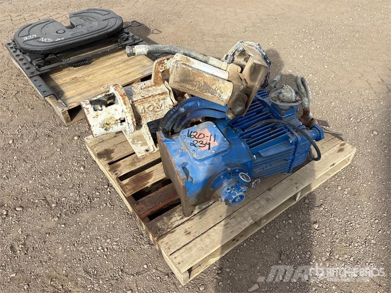  Quantity of Truck Parts معدات النقل - غير ذلك