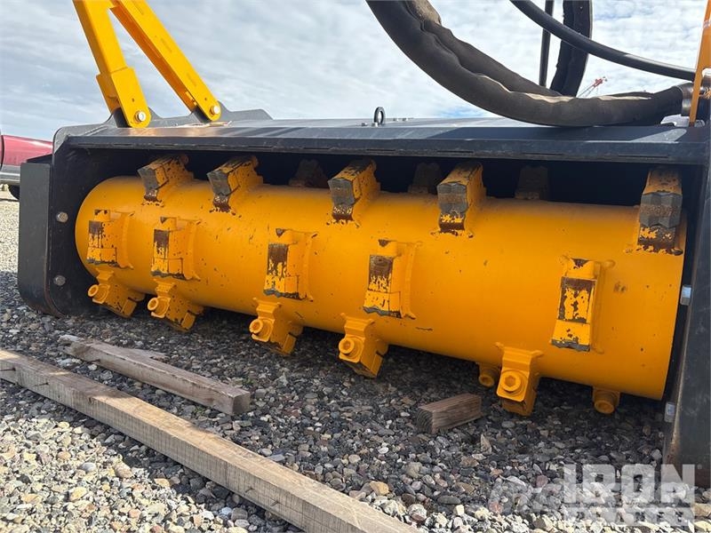 Quick Attach 60 in Skid Steer Mulcher Stobbenfreesmachines