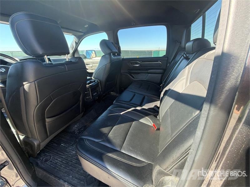 RAM 1500 Rebel 4x4 Crew Cab Pickup Drugi