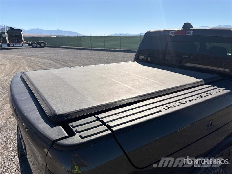 RAM 1500 Rebel 4x4 Crew Cab Pickup Drugi