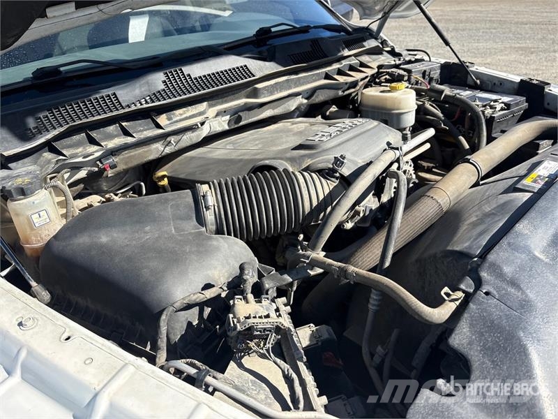 RAM 2500 Пікапи / Бічне розвантаження
