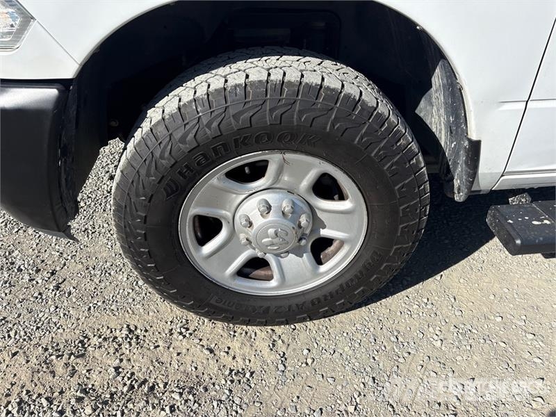 RAM 2500 Пікапи / Бічне розвантаження