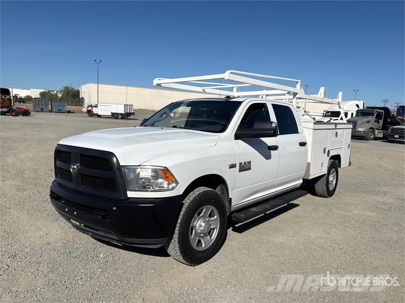 RAM 2500 Пікапи / Бічне розвантаження