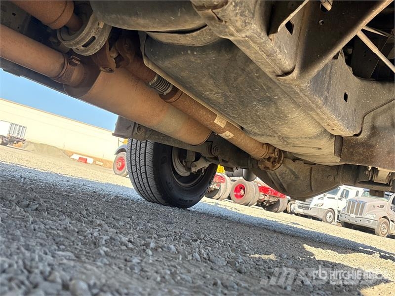 RAM 2500 Пікапи / Бічне розвантаження