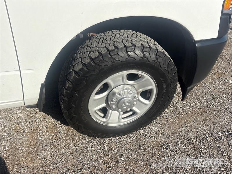 RAM 2500 皮卡.傳統半斗卡車/側卸板