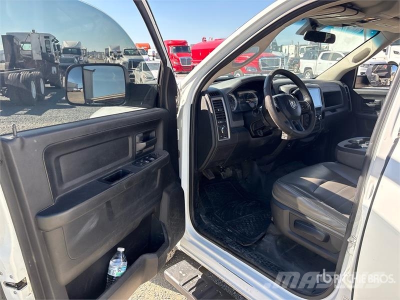 RAM 2500 Пікапи / Бічне розвантаження