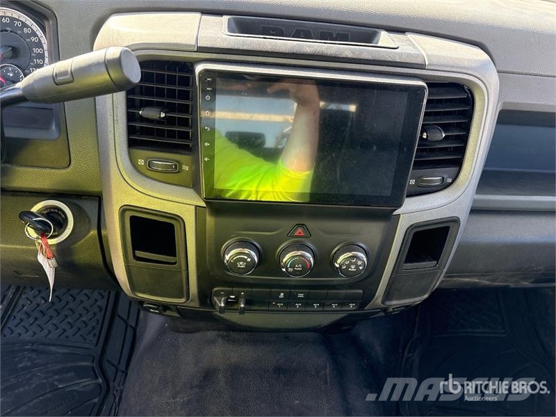 RAM 2500 Пікапи / Бічне розвантаження
