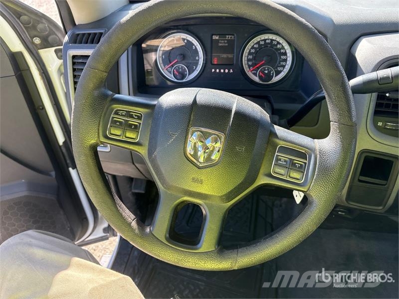 RAM 2500 Пікапи / Бічне розвантаження