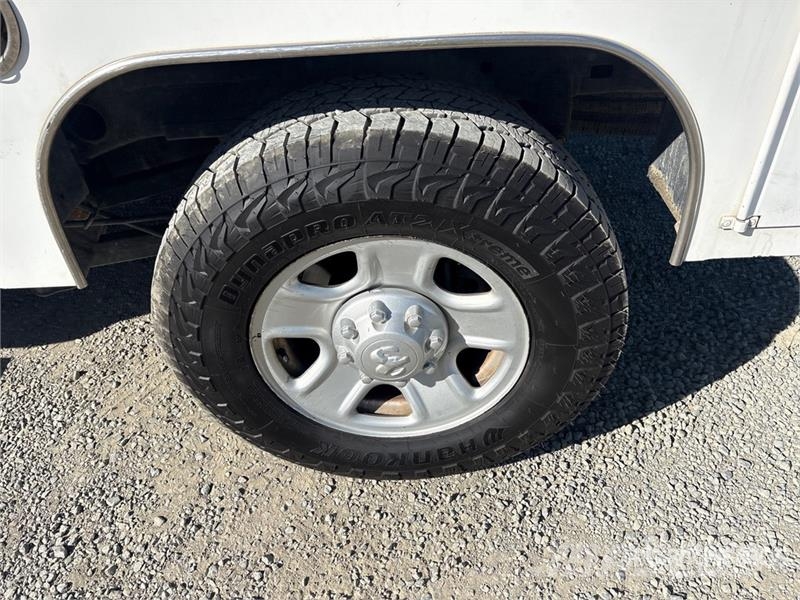 RAM 2500 Пікапи / Бічне розвантаження