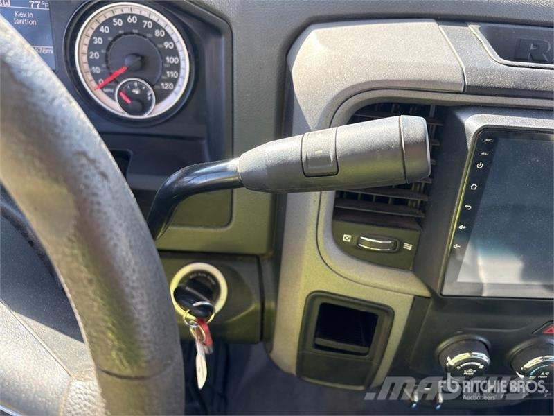 RAM 2500 Пікапи / Бічне розвантаження